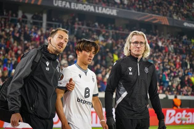 Soccer UEFA Europa League 2025 26, Matchday 1 SC Freiburg vs FC Basel Europa Park Stadion Freiburg Keigo Tsunemoto FC Basel, 6 has to leave the pitch injured Freiburg im Breisgau Baden Württemberg Germany Copyright: xJOERANxSTEINSIEKx