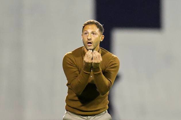 GNK Dinamo v Fenerbahce SK - UEFA Europa League 2025 26 League Phase MD1 ZAGREB, CROATIA - SEPTEMBER 24: Fenerbahce F.K. coach Domenico Tedesco gestures during the UEFA Europa League 2025 26 League Phase MD1 match between GNK Dinamo and Fenerbahce SK at Stadion Maksimir on September 24, 2025 in Zagreb, Croatia.  GoranxStanzl PIXSELL
