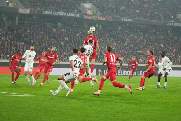 UEFA Europa League SC Freiburg vs FC Basel, 24 09 2025 Matthias Ginter SC Freiburg, 28 heading the ball out after a corner kick UEFA Europa League SC Freiburg vs FC Basel, Europa Park Stadion, 24 09 2025 Copyright: xBEAUTIFULxSPORTS Boscox