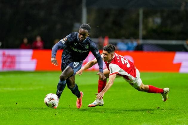 UEFA Europa League: S.C. Braga v Feyenoord Braga - Jordan Lotomba of Feyenoord and Fran Navarro of SC Braga during the first match of the UEFA Europa League 2025 2026. The match is set between S.C. Braga and Feyenoord at Estadio Municipal de Braga on 24 September 2025 in Braga, Portugal. Copyright: xTomxBodex