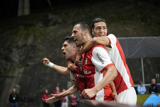 UEFA Europa League - SC Braga vs Feyenoord Braga, Portugal - 24 09 2025: UEFA Europa League match between SC Braga and Feyenoord at Estadio Municipal de Braga. 39 Braga attacker, Fran Navarro celebrates scoring his sides first goal of the match with 5 Braga defender, Leonardo Lelo and 50 Braga midfielder, Diego Rodrigues Mandatory Credit: Pedro Loureiro Avant Sports Agency Braga Estadio Municipal de Braga Portugal Copyright: xx