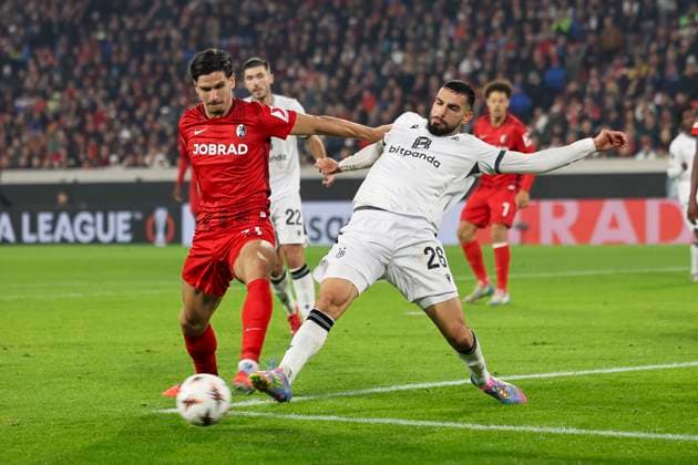 Igor Matanovic SC Freiburg, 31 and Adrian Leon Barisic FC Basel, 26 in duel , Germany, Soccer, UEFA Europa League, Matchday 1, 2025 2026, SC Freiburg vs FC Basel, 24 09 2025, Stadion am Wolfswinkel, Freiburg im Breisgau, Germany Freiburg im Breisgau Stadion am Wolfswinkel Baden Württemberg Germany Copyright: xGrantxHubbsx