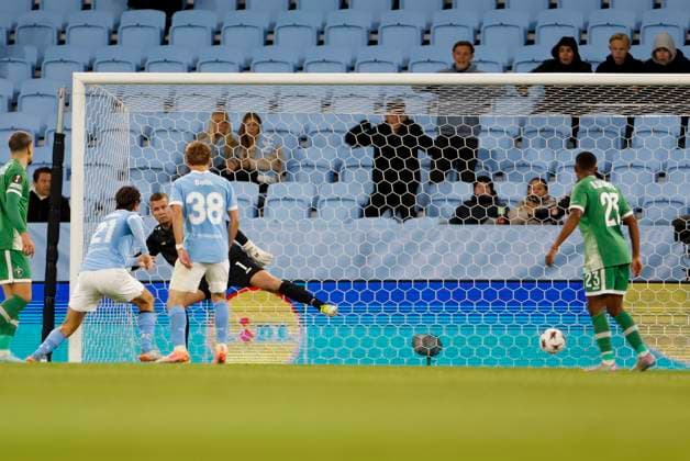 MALMÖ, SWEDEN 20250924 Malmös 23 Lasse Berg Johnsen not pictured scores on Ludogorets goalkeeper Sergio Padt to reduce the score to 1 2 during Wednesdays Europa League soccer match between Malmö FF and PFK Ludogorets Razgrad at Eleda Stadion New Malmö Stadium MALMÖ SWEDEN x10600x  Copyright: xAndreasxHillergren TTx EUROPA LEAGUE MALMÖ-LUDOGORETS