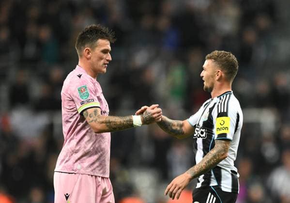 Andy Cook of Bradford City shakes hands with Kieran Trippier of Newcastle United after full time Newcastle United v Bradford City, EFL Carabao Cup, Third Round, Football, St James Park, Newcastle, UK - 24 Sep 2025Newcastle St James Park United Kingdom EDITORIAL USE ONLY No use with unauthorised audio, video, data, fixture lists, club league logos or live services. Online in-match use limited to 120 images, no video emulation. No use in betting, games or single club league player publications. Copyright: xRichardxLee Shutterstockx 15498597bj