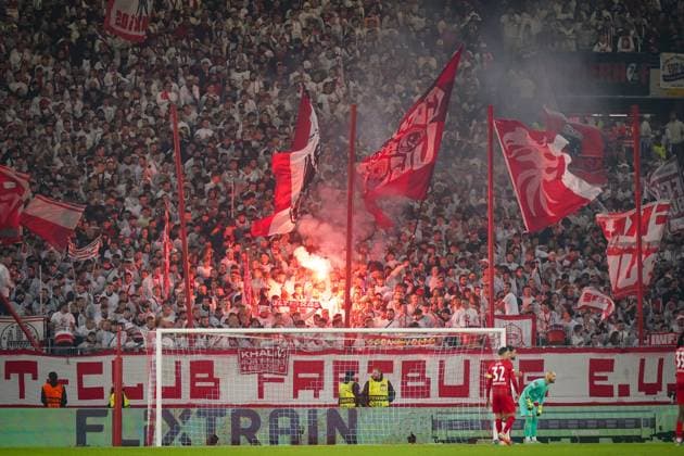 Football UEFA Europa League 2025 26, Matchday 1 SC Freiburg vs FC Basel Europa Park Stadion Freiburg SC Freiburg fans with flags and pyrotechnics behind the goal, packed curve in white, emotional atmosphere, passionate support, Europa League atmosphere, UEFA competition Freiburg im Breisgau Baden Württemberg Germany Copyright: xJOERANxSTEINSIEKx