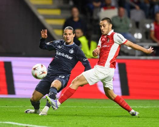 September 24, 2025, Braga, Braga, Portugal: ANIS HADJ MOUSSA from Feyenoord seen on action during the UEFA Europe League 2025 26 match between SC Braga and Feyenoord, on September 24, 2025 at Estadio Municipal de Braga, Braga, Portugal Braga Portugal - ZUMAl192 20250924_zsp_l192_038 Copyright: xMiguelxLemosx