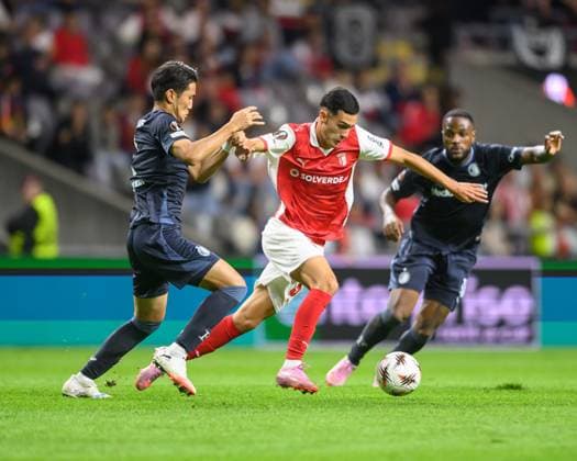 September 24, 2025, Braga, Braga, Portugal: DIEGO RODRIGUES from SC Braga seen on action during the UEFA Europe League 2025 26 match between SC Braga and Feyenoord, on September 24, 2025 at Estadio Municipal de Braga, Braga, Portugal Braga Portugal - ZUMAl192 20250924_zsp_l192_039 Copyright: xMiguelxLemosx