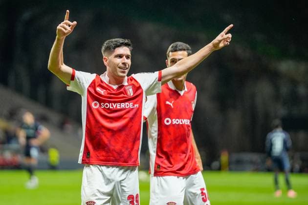 UEFA Europa League - SC Braga vs Feyenoord Braga, Portugal - 24 09 2025: UEFA Europa League match between SC Braga and Feyenoord at Estadio Municipal de Braga. 39 Braga attacker, Fran Navarro celebrates scoring his sides first goal of the match Mandatory Credit: Pedro Loureiro Avant Sports Agency Braga Estadio Municipal de Braga Portugal Copyright: xx