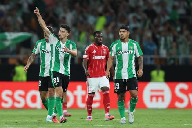 ESP: Real Betis v Nottingham Forest. UEFA Europa League. Matchday 1 Marc Roca of Real Betis celebrates after scoring goal during the UEFA Europa League match, between Real Betis and Nottingham Forest, Matchday 1, played at La Cartuja Stadium on September 24, 2025 in Sevilla, Spain. kpng Copyright: xAntonioxPozox xPRESSINx AP_250924_BET_NOT_2526_2811