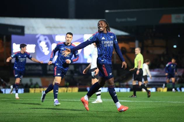 Fußball Carabao Cup 3. Runde Port Vale gegen Arsenal 24. September 2025 Carabao Cup 3. Runde Port Vale gegen Arsenal Eberechi Eze von Arsenal jubelt nach seinem ersten Tor Foto Simon Stacpoole Abseits Burslem UK  Copyright: xSimonxStacpoolexOffside