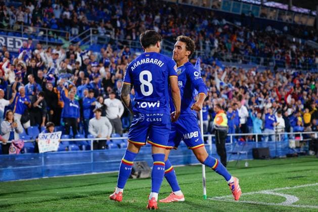 September 24, 2025, Getafe, Madrid, Spain: Mauro Arambarri of Getafe CF celebrates a goal during the Spanish League, LaLiga EA Sports, football match played between Getafe CF and Deportivo Alaves at Coliseum de Getafe stadium on September 24, 2025, in Getafe, Spain. Getafe Spain - ZUMAepor 20250924_zaa_a181_112 Copyright: xDennisxAgyemanx