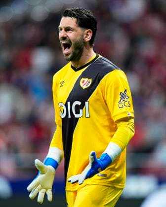 ESP: Atletico de Madrid - Rayo Vallecano. La Liga EA Sports. Date 5 Augusto Batalla of Rayo Vallecano during the La Liga EA Sports match between Atletico de Madrid and Rayo Vallecano played at Riyadh Metropolitano Stadium on September 24, 2025 in Madrid, Spain. kpng Copyright: xCesarxCebollax xPRESSINx AP_250924_BET_NOT_2526_2838