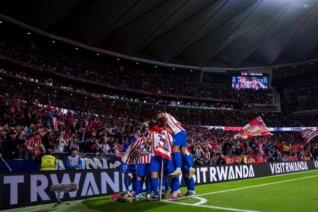Atletico de Madrid v Rayo Vallecano - LaLiga EA Sports Players of Atletico de Madrid (from L to R) Julian Alvarez, Giuliano Simeone, Matteo Ruggeri, Marc Pubill, David Hancko celebrates a goal during the LaLiga EA Sports football match between Atletico de Madrid and Rayo Vallecano at Estadio Riyadh Air Metropolitano on September 24, 2025 in Madrid, Spain. Madrid Estadio Riyadh Air Metropolitano Madrid Spain Copyright: xAlbertoxGardinx AGardin_20250924_Foot_Liga_Atl_Mad_Rayo_0698