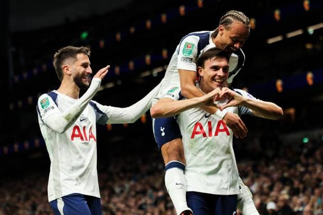 24th September 2025; Tottenham Hotspur Stadium, London, England; Carabao Cup Football, Tottenham Hotspur versus Doncaster Rovers; Jo& xe3;o Palhinha of Tottenham Hotspur celebrates scoring his sides 1st goal of the match in the 14th minute for 1-0 with Xavi Simons of Tottenham Hotspur and Rodrigo Bentancur of Tottenham Hotspur  HenningxvonxJagow