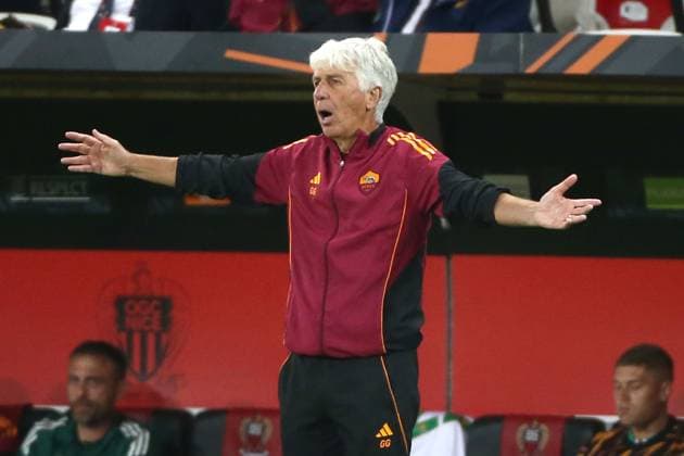 24.09.2025 Europa League Fase a Gironi : Nizza vs Roma Nella foto: Gian Piero Gasperini verso l Arbitro& xD;(Foto Gino Mancini)  Copyright: xGinoxMancini IPAxSportx xipa-agency.netx xx IPA_65700306 IPA_Agency_IPA65700306