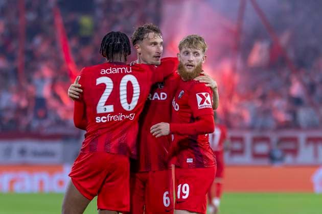 Freiburg, Germany 24 September 2025 Europa League group stage 2025 2026 SC Freiburg vs FC Basel In the picture 2 from left goal scorer Patrick Osterhage SCF cheers after his goal to 1 0 with Junior Adamu SCF and Jan Niklas Beste SCF Europapark Stadion Baden Württemberg Copyright: xFotostandx xSchäferx