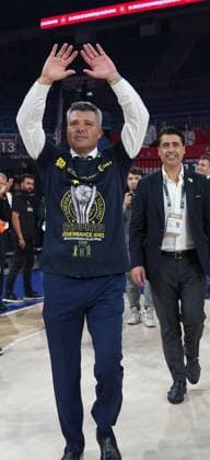 ISTANBUL , TURKEY , SEPTEMBER 24 , Fenerbahce Sports Club™s new president Sadettin Saran (L) waves to their fans after the Turkish Presidential Cup match between Fenerbahce Bekos and Besiktas Gain at Sinan Erdem Sports Hall in Istanbul , Turkey on September 24 , 2025. ( Photo by Seskimphoto ) Fenerbahce Beko v Besiktas Gain - Turkish Presidential Cup match 