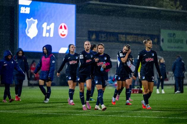 Jill Janssens TSG Hoffenheim, 09 , Dominika Grabowska TSG Hoffenheim, 16 , Selina Cerci TSG Hoffenheim, 29 is disappointed with the 1 1 draw and thanks the fans, GER, TSG 1899 Hoffenheim vs 1 FC Nuernberg, Soccer Google Pixel Womens Bundesliga, 4 Spieltag, Saison 2025 2026, 24 09 2025 DFB regulations prohibit any use of photographs as image sequences and or quasi video GER, TSG 1899 Hoffenheim vs 1 FC Nuernberg, Fußball Google Pixel Frauen Bundesliga, 4 Spieltag, Saison 2025 2026, 24 09 2025 Hoffenheim Copyright: xEibner-Pressefoto Memmlerx EP_MMR