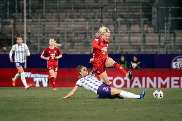 Essen, Germany, September 24th 2025 Jacqueline Meißner ( 16 - SGS Essen) straddle against Sandra Maria Jessen ( 6 - 1. FC Köln) during the Google Pixel Frauen Bundesliga match between SGS Essen and 1.FC Köln at Franz-Kremer-Stadion, in Cologne, Germany. (Gabor Baumgarten SPP) Copyright: xGaborxBaumgartenx xSPPx spp-en-GaBaSp-25_09_24_SGS Essen_1.FC Kln_Gabor_Baumgarten-524968