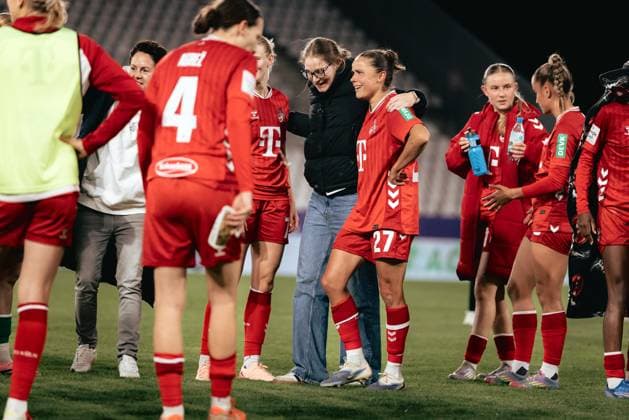 Essen, Germany, September 24th 2025 Laura Feiersinger ( 27 - 1. FC Köln) and Taylor Ziemer ( 18 - 1. FC Köln) celebration of their first win after the game during the Google Pixel Frauen Bundesliga match between SGS Essen and 1.FC Köln at Franz-Kremer-Stadion, in Cologne, Germany. (Gabor Baumgarten SPP) Copyright: xGaborxBaumgartenx xSPPx spp-en-GaBaSp-25_09_24_SGS Essen_1.FC Kln_Gabor_Baumgarten-525161