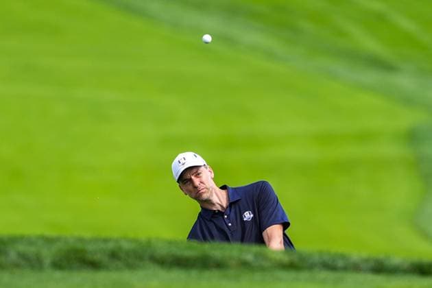 September 24, 2025, Bethpage, New York, USA: Pau Gasol chips on to the 18th green during the All Star Match at the 2025 Ryder Cup at Bethpage State Park Golf Course Bethpage USA - ZUMAw109 20250924_fap_w109_027 Copyright: xDebbyxWongx