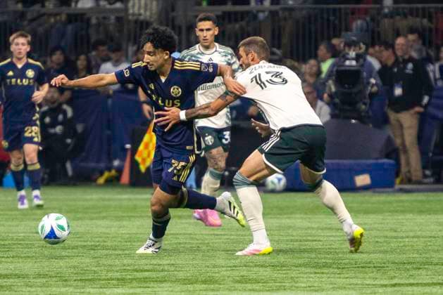 Vancouver Whitecaps FC vs Portland Timber FC: Major League Soccer 2025 VANCOUVER, BC - SEPTEMBER 24: Forward Rayan Elloumi (75) of Vancouver Whitecaps FC fight for the ball with Dario Å½upariÄ‡,(13),Centre-Back of Portland Timbers FCn the MLS, Fussball Herren, USA Regular Season game Vancouver Whitecaps FC vs Portland Timber FC at BC Place on September 24, 2025 in Vancouver, Canada.(Photo by Tomaz Jr Pximages) Copyright: xTomazxJr Pximagesx