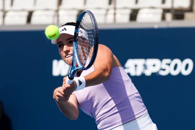 BEIJING, CHINA - SEPTEMBER 25: Camila Osorio of Colombia competes in the Women s Singles Round of 128 match against Ann Li of the United States on day 4 of the 2025 China Open at National Tennis Center on September 25, 2025 in Beijing, China.  Copyright: xVCGx 111593102017