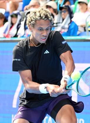 September 25, 2025, Tokyo, Japan - gabriel Diallo of Canad returns the ball against Taylor Fritz of the United States during single round 32 at the the Japan Open Tennis tournament in Tokyo on Thursday, September 25, 2025. Fritz defeated Diallo 4-6, 6-3, 7-6. (photo by Yoshio Tsunoda AFLO) Noxthirdxpartyxsales  aflo_304714346