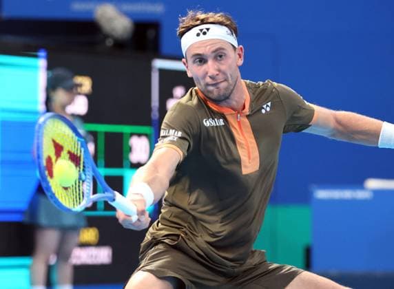 September 25, 2025, Tokyo, Japan - Casper Ruud of Norway returns the ball against Japan s Shintaro Mochizuki during a single round 32 match at the the Japan Open Tennis tournament in Tokyo on Thursday, September 25, 2025. Ruud defeated Mochizuki 4-6, 6-1, 6-1. (photo by Yoshio Tsunoda AFLO) Noxthirdxpartyxsales  aflo_304723848