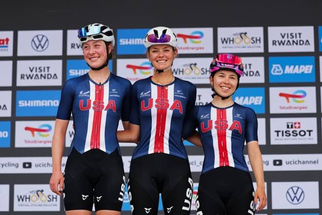 2025 UCI Road World Championships Picture by Alex Whitehead SWpix.com - 25 09 2025 - Cycling - 2025 UCI Road World Championships - Kigali Convention Centre, Kigali, Rwanda - Women Under-23 Road Race - Mia Aseltine (USA), Ella Sabo (USA), Katherine Sarkisov (USA) Copyright: x xSWpix.comx(t axPhotographyxHubxLtd)xAlexxWhitehead SWpix.comx SWP-3030-6604