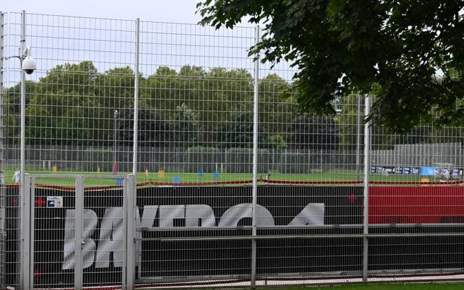 25 09 2025, xophax, Fußball 1 Bundesliga, Bayer 04 Leverkusen Saison 2025 2026 Trainingsgelände an der BayArena Bayarena Neuer Zaun um das Trainingsgelände Sichtschutz vor den Trainingseinheiten Vorhang für die Profis DFL DFB REGULATIONS PROHIBIT ANY USE OF PHOTOGRAPHS as IMAGE SEQUENCES and or QUASI VIDEO Leverkusen