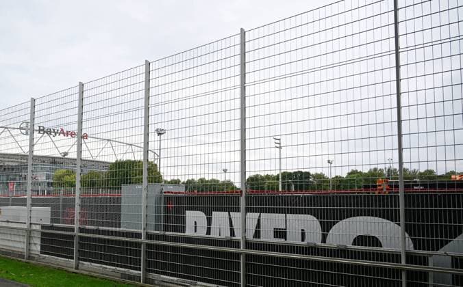 25 09 2025, xophax, Fußball 1 Bundesliga, Bayer 04 Leverkusen Saison 2025 2026 Trainingsgelände an der BayArena Bayarena Neuer Zaun um das Trainingsgelände Sichtschutz vor den Trainingseinheiten Vorhang für die Profis DFL DFB REGULATIONS PROHIBIT ANY USE OF PHOTOGRAPHS as IMAGE SEQUENCES and or QUASI VIDEO Leverkusen