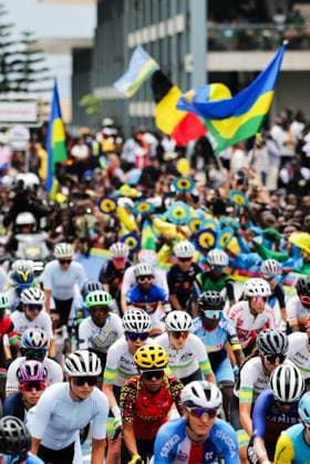 2025 UCI Road World Championships Picture by Alex Whitehead SWpix.com - 25 09 2025 - Cycling - 2025 UCI Road World Championships - Kigali Convention Centre, Kigali, Rwanda - Women Under-23 Road Race - The peloton Copyright: x xSWpix.comx(t axPhotographyxHubxLtd)xAlexxWhitehead SWpix.comx SWP-3030-6674