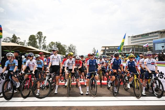 2025 UCI Road World Championships Picture by Chris Auld SWpix.com - 25 09 2025 - Cycling - 2025 UCI Road World Championships - Kigali Convention Centre, Kigali, Rwanda - Women Under-23 Road Race - Riders line up on the start line, Eilidh Shaw (Great Britain), Justyna Czapla (Germany), Selma Lantzsch (Germany), Linda Riedmann (Germany), Julie Bego (France), Marion Bunel (France), CÃ lia Gery (France) Copyright: x xSWpix.comx(t axPhotographyxHubxLtd)xChrisxAuld SWpix.comx SWP-3030-6649