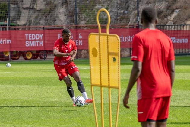 Paul Pogba Training At AS Monaco Football Club Center - France Paul Pogba seen at AS Monaco Football Club training center during collective team training in La Turbie, France, on September 25, 2025. Photo by Laurent Coust ABACAPRESS.COM LA TURBIE France  Copyright: xCoustxLaurent ABACAx