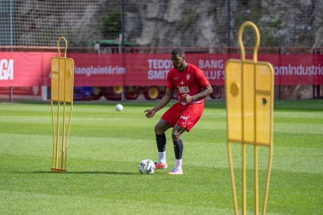 Paul Pogba Training At AS Monaco Football Club Center - France Paul Pogba seen at AS Monaco Football Club training center during collective team training in La Turbie, France, on September 25, 2025. Photo by Laurent Coust ABACAPRESS.COM LA TURBIE France  Copyright: xCoustxLaurent ABACAx