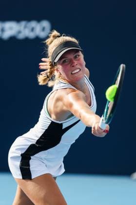 BEIJING, CHINA - SEPTEMBER 25: Magdalena Frech of Poland competes in the Women s Singles Round of 128 match against Ella Seidel of Germany on day 4 of the 2025 China Open at National Tennis Center on September 25, 2025 in Beijing, China.  Copyright: xVCGx 111593129922