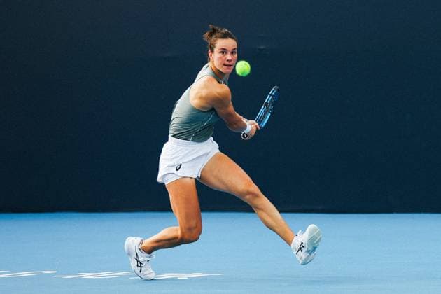 BEIJING, CHINA - SEPTEMBER 25: Lois Boisson of France competes in the Women s Singles Round of 128 match against Dalma Galfi of Hungary on day 4 of the 2025 China Open at National Tennis Center on September 25, 2025 in Beijing, China.  Copyright: xVCGx 111593136786