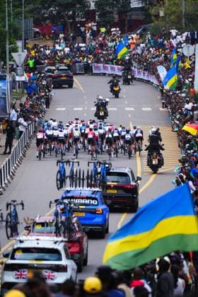 2025 UCI Road World Championships Picture by Zac Williams SWpix.com - 25 09 2025 - Cycling - 2025 UCI Road World Championships - Kigali Convention Centre, Kigali, Rwanda - Women Under-23 Road Race - The peloton Copyright: x xSWpix.comx(t axPhotographyxHubxLtd)xZacxWilliams SWpix.comx SWP-3030-6734
