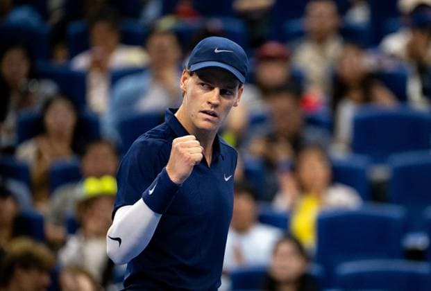 (250925) -- BEIJING, Sept. 25, 2025 -- Jannik Sinner celebrates during the men s singles first round match between Jannik Sinner of Italy and Marin Cilic of Croatia at 2025 China Open tennis tournament in Beijing, China, Sept. 25, 2025. ) (SP)CHINA-BEIJING-TENNIS-CHINA OPEN-MEN S SINGLES-FIRST ROUND (CN) HuxJingwen 