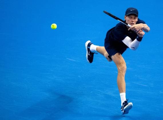 (250925) -- BEIJING, Sept. 25, 2025 -- Jannik Sinner hits a return during the men s singles first round match between Jannik Sinner of Italy and Marin Cilic of Croatia at 2025 China Open tennis tournament in Beijing, China, Sept. 25, 2025. ) (SP)CHINA-BEIJING-TENNIS-CHINA OPEN-MEN S SINGLES-FIRST ROUND (CN) HuxJingwen 