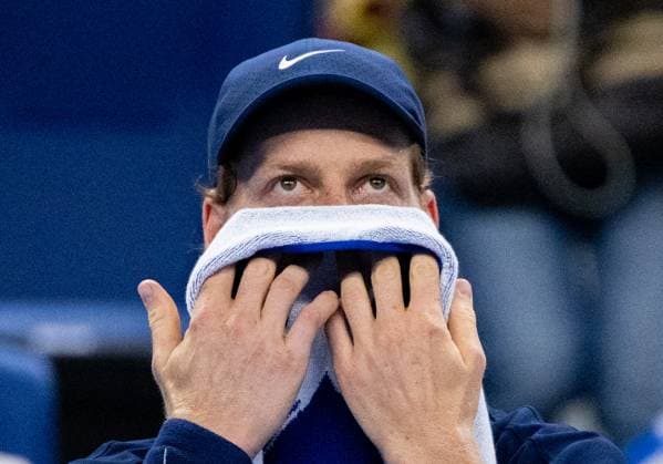 (250925) -- BEIJING, Sept. 25, 2025 -- Jannik Sinner reacts during the men s singles first round match between Jannik Sinner of Italy and Marin Cilic of Croatia at 2025 China Open tennis tournament in Beijing, China, Sept. 25, 2025. ) (SP)CHINA-BEIJING-TENNIS-CHINA OPEN-MEN S SINGLES-FIRST ROUND (CN) HuxJingwen 