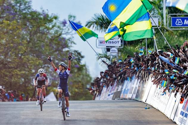 2025 UCI Road World Championships Picture by Alex Whitehead SWpix.com - 25 09 2025 - Cycling - 2025 UCI Road World Championships - Kigali Convention Centre, Kigali, Rwanda - Women Under-23 Road Race - CÃ lia Gery (France) Wins the Women Under-23 Road Race World Championship, WM, Weltmeisterschaft Copyright: x xSWpix.comx(t axPhotographyxHubxLtd)xAlexxWhitehead SWpix.comx SWP-3030-6843