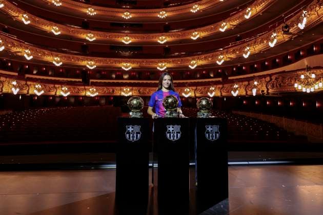 September 25, 2025, Barcelona, Barcelona, SPAIN: Aitana Bonmati of FC Barcelona, Barca poses with her three Ballon d Or awards at the Gran Teatre del Liceu on September 25, 2025 in Barcelona, Spain. Barcelona SPAIN - ZUMAa181 20250925_zaa_a181_006 Copyright: xJavierxBorregox
