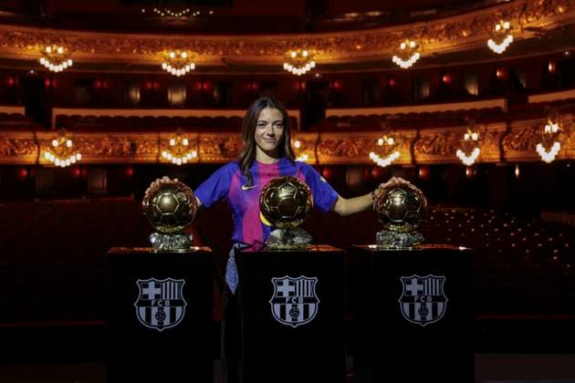 September 25, 2025, Barcelona, Barcelona, SPAIN: Aitana Bonmati of FC Barcelona, Barca poses with her three Ballon d Or awards at the Gran Teatre del Liceu on September 25, 2025 in Barcelona, Spain. Barcelona SPAIN - ZUMAa181 20250925_zaa_a181_007 Copyright: xJavierxBorregox