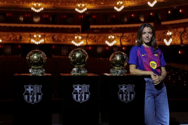 September 25, 2025, Barcelona, Barcelona, SPAIN: Aitana Bonmati of FC Barcelona, Barca poses with her three Ballon d Or awards at the Gran Teatre del Liceu on September 25, 2025 in Barcelona, Spain. Barcelona SPAIN - ZUMAa181 20250925_zaa_a181_010 Copyright: xJavierxBorregox