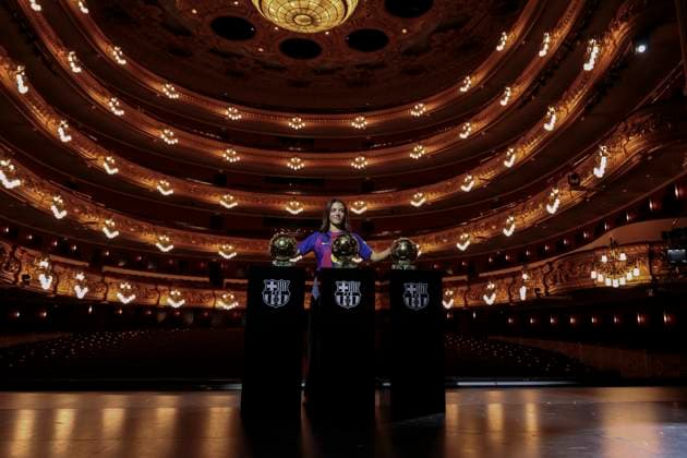 September 25, 2025, Barcelona, Barcelona, SPAIN: Aitana Bonmati of FC Barcelona, Barca poses with her three Ballon d Or awards at the Gran Teatre del Liceu on September 25, 2025 in Barcelona, Spain. Barcelona SPAIN - ZUMAa181 20250925_zaa_a181_016 Copyright: xJavierxBorregox