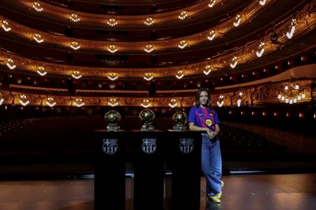 September 25, 2025, Barcelona, Barcelona, SPAIN: Aitana Bonmati of FC Barcelona, Barca poses with her three Ballon d Or awards at the Gran Teatre del Liceu on September 25, 2025 in Barcelona, Spain. Barcelona SPAIN - ZUMAa181 20250925_zaa_a181_019 Copyright: xJavierxBorregox