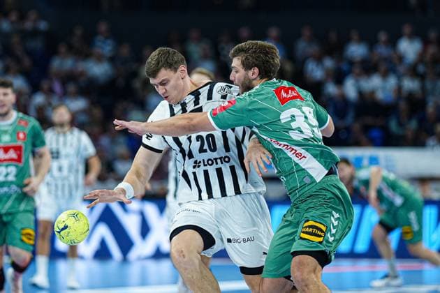 Lucas Laube THW Kiel, 20 , Malte Donker GWD Minden, 39 GER, THW Kiel vs GWD Minden, Handball, 1 Bundesliga, Matchday 15, Season 2025 2026, 25 09 2025 GER, THW Kiel vs GWD Minden, Handball, 1 Bundesliga, Matchday 15, Season 2025 2026, 25 09 2025 Kiel Copyright: xEibner-Pressefoto MarcelxvonxFehrnx EP_MFN