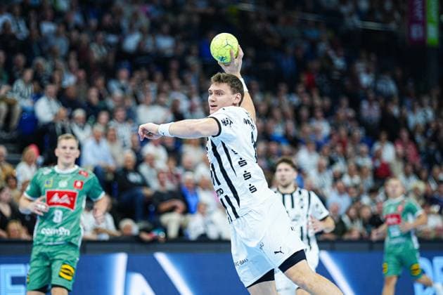 Throw Goal Lucas Laube THW Kiel, 20 GER, THW Kiel vs GWD Minden, Handball, 1 Bundesliga, Matchday 15, Season 2025 2026, 25 09 2025 GER, THW Kiel vs GWD Minden, Handball, 1 Bundesliga, Matchday 15, Season 2025 2026, 25 09 2025 Kiel Copyright: xEibner-Pressefoto MarcelxvonxFehrnx EP_MFN